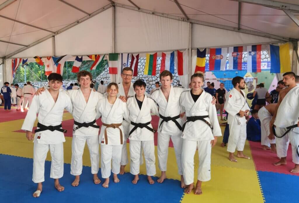 SHIAI-DO Judoka beim Trainingslager Kroatien 2025 in Crikvenica – Randori-Action und Meerblick.