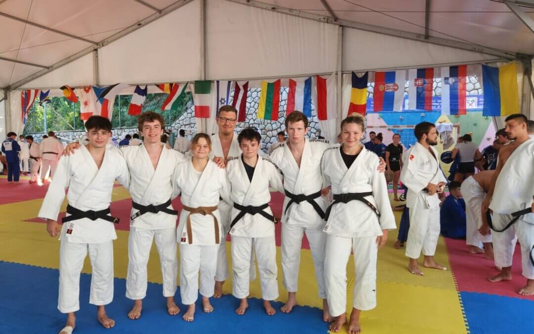 SHIAI-DO Judoka beim Trainingslager Kroatien 2025 in Crikvenica – Randori-Action und Meerblick.