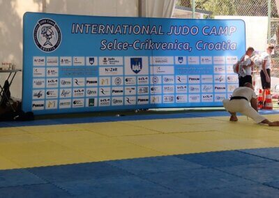 SHIAI-DO Judoka beim Trainingslager Kroatien 2025 in Crikvenica – Randori-Action und Meerblick.